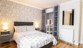 Swift Host 2 bed 2 baths with On-street Free parking